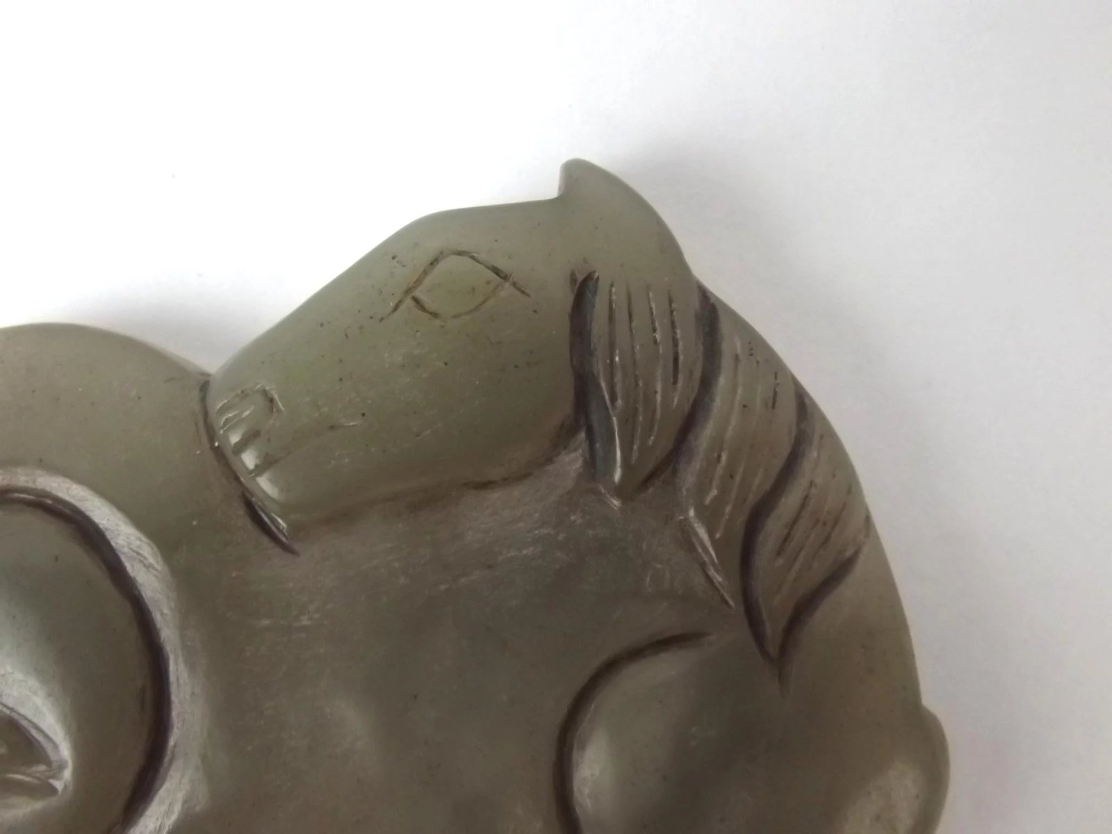 Chinese Qing Dynasty Nephrite Jade Belt Buckle Of A Resting Horse - Image 8