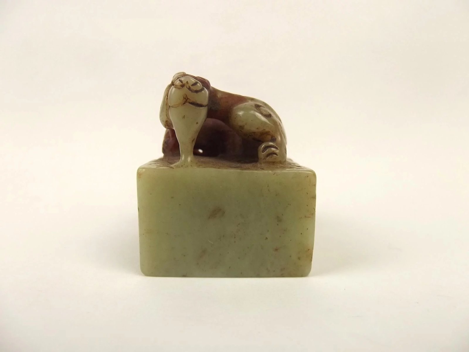 Chinese Qing Dynasty Nephrite Jade Carving Of A Dragon On A Block - Image 3