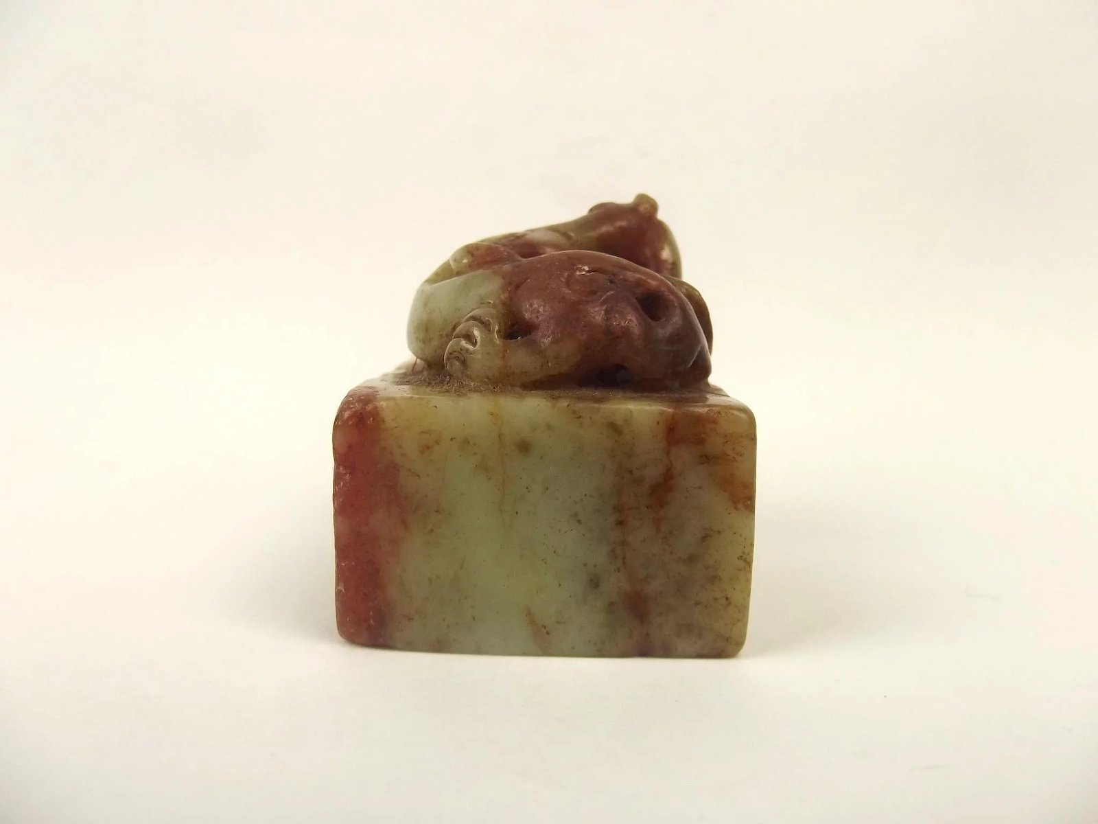Chinese Qing Dynasty Nephrite Jade Carving Of A Dragon On A Block - Image 5