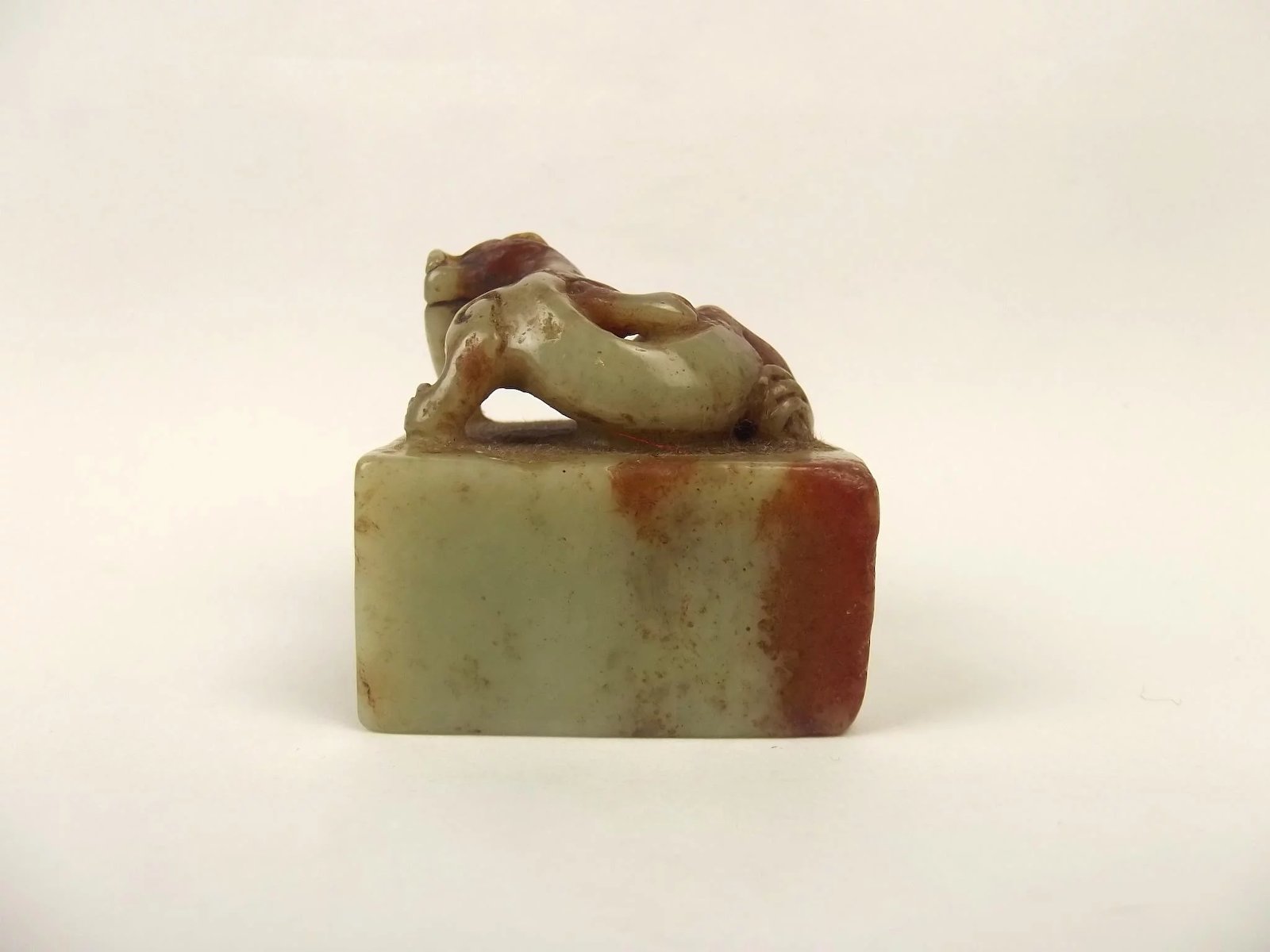 Chinese Qing Dynasty Nephrite Jade Carving Of A Dragon On A Block - Image 6