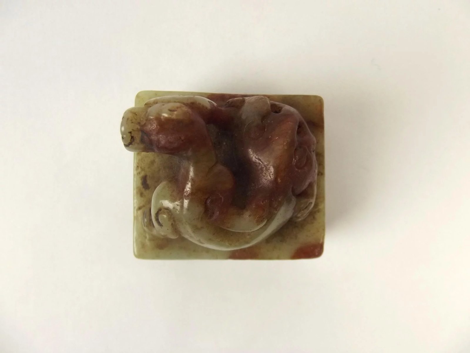 Chinese Qing Dynasty Nephrite Jade Carving Of A Dragon On A Block - Image 7