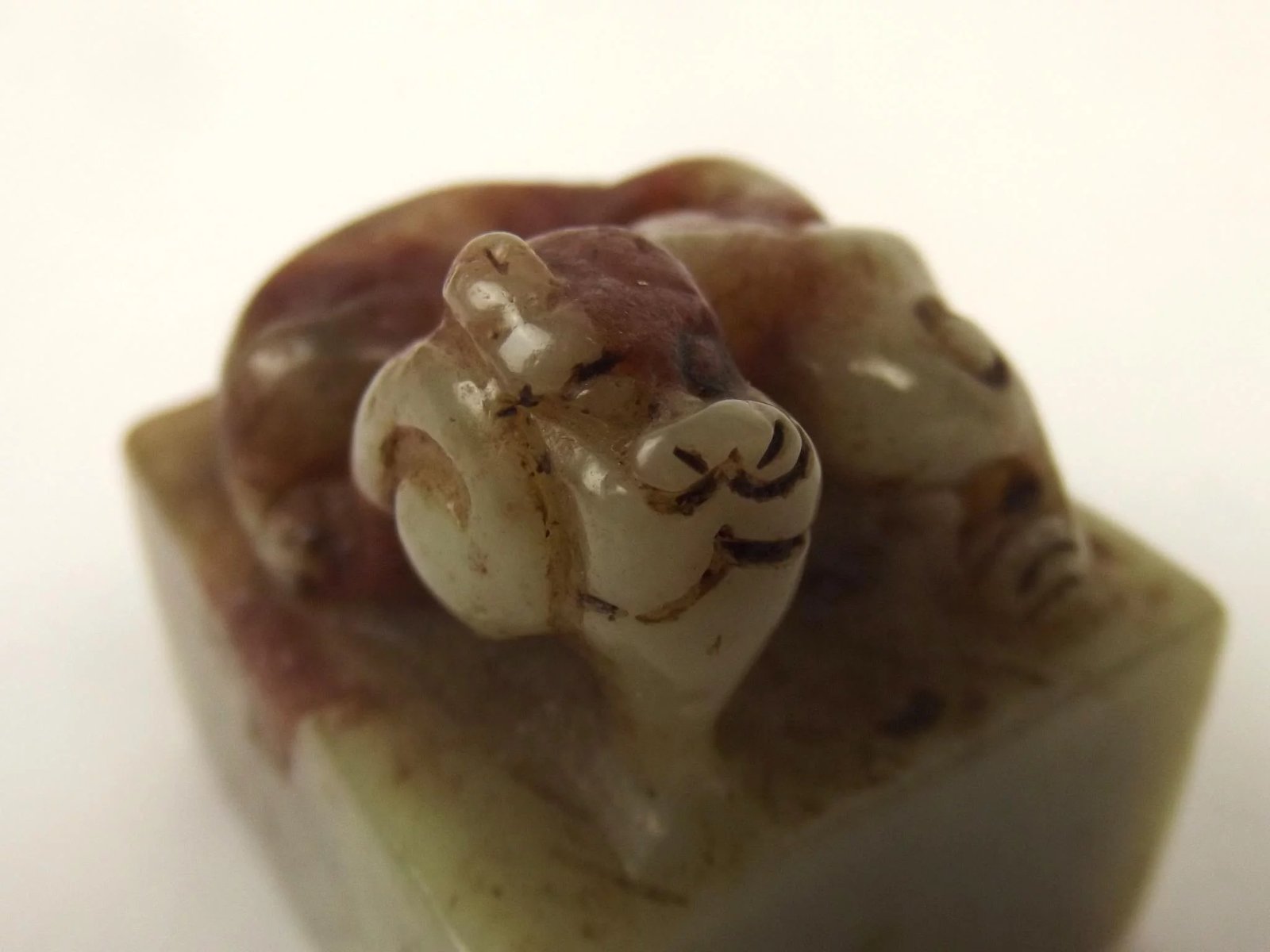Chinese Qing Dynasty Nephrite Jade Carving Of A Dragon On A Block - Image 9