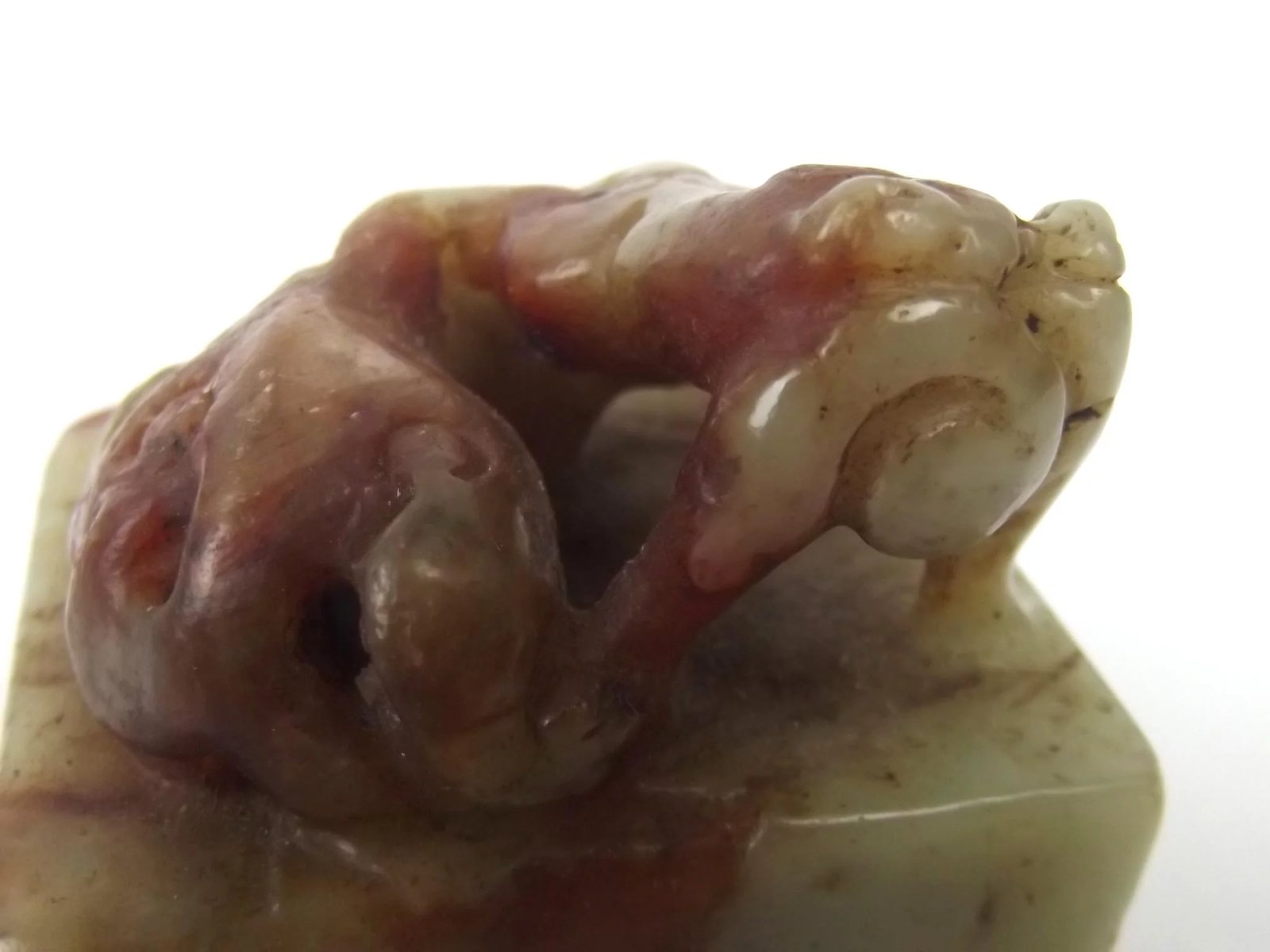 Chinese Qing Dynasty Nephrite Jade Carving Of A Dragon On A Block - Image 10