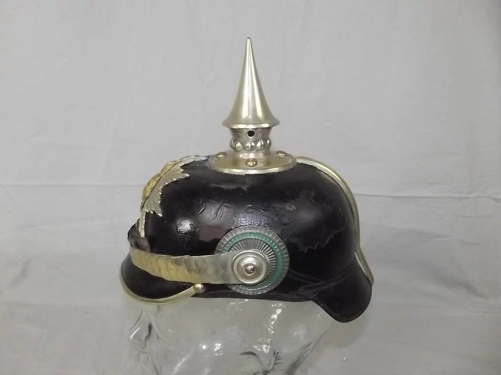 Circa 1905 Royal Saxon NCO's 1st Life Guard Grenadier Regiment Pickelhaube - Image 4