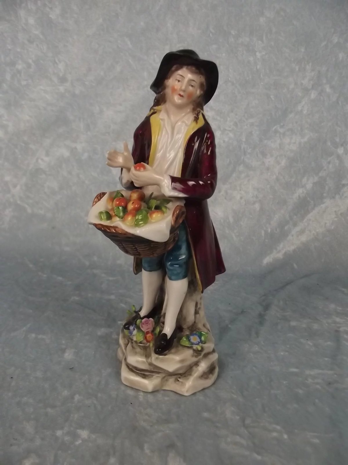 Circa 1920 Sitzendorf Porcelain Figurine Of An Apple Seller - Image 2