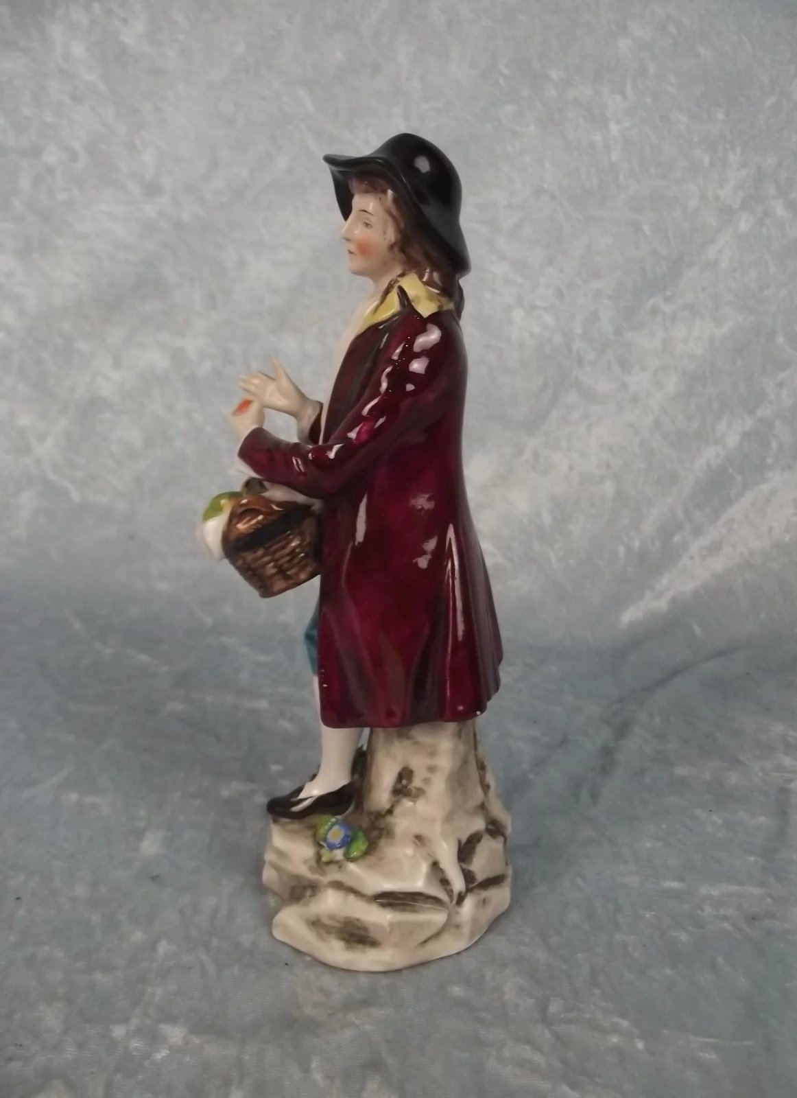 Circa 1920 Sitzendorf Porcelain Figurine Of An Apple Seller - Image 3