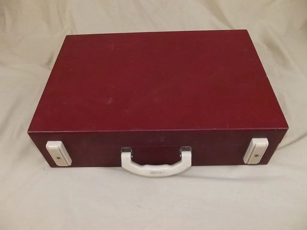 Circa 1950’s Brexton 4 Person Picnic Set - Image 3