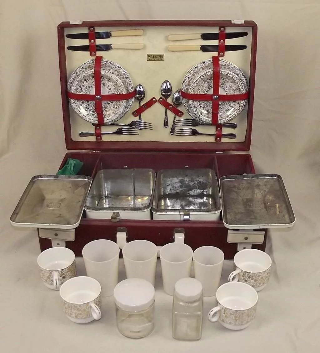 Circa 1950’s Brexton 4 Person Picnic Set - Image 7