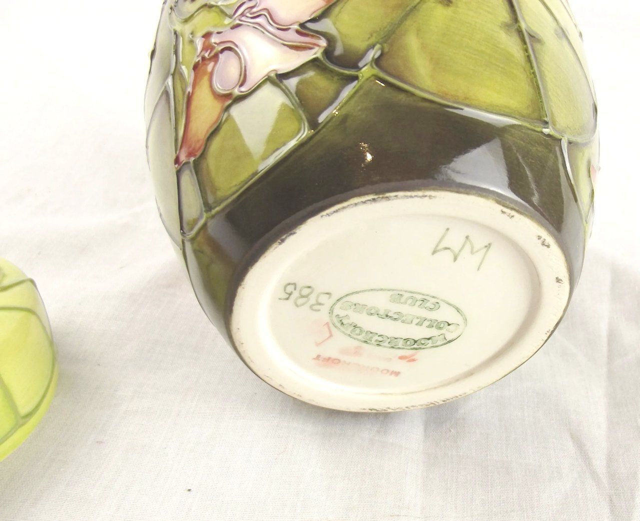 Circa 1993 Moorcroft Nasturtium Pattern Ginger Jar and Cover - Image 6