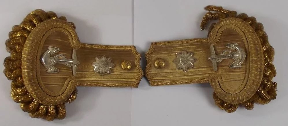 Circa WW2 Cased Royal Navy Pith Helmet, Epaulettes & Sword Belt - Image 8