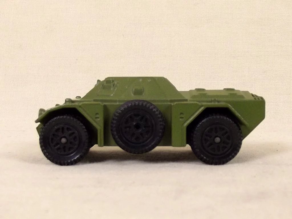 Dinky Toys No. 680 Green Version Ferret Armoured Car, Boxed #4 - Image 3