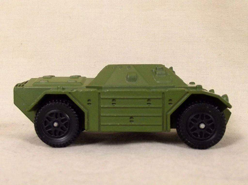 Dinky Toys No. 680 Green Version Ferret Armoured Car, Boxed #2 - Image 3