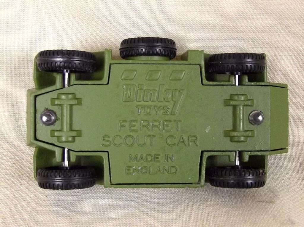 Dinky Toys No. 680 Green Version Ferret Armoured Car, Boxed #2 - Image 8