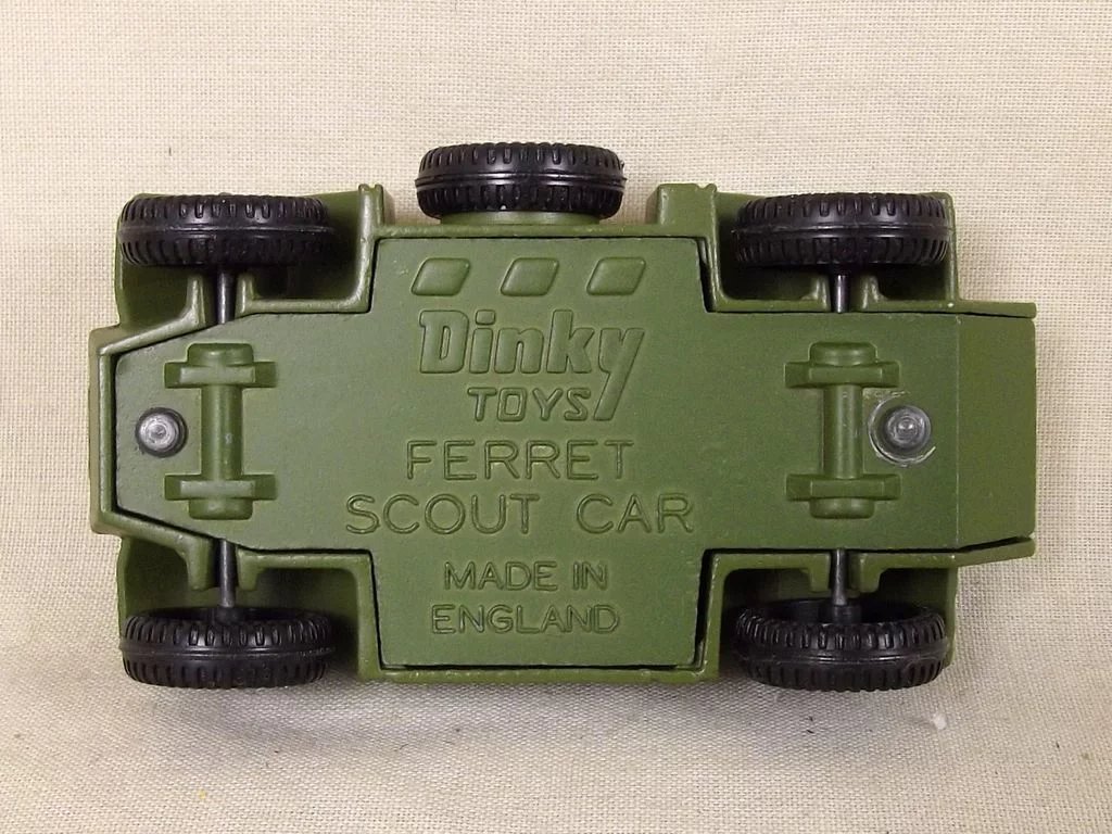 Dinky Toys No. 680 Green Version Ferret Armoured Car, Boxed #4 - Image 8