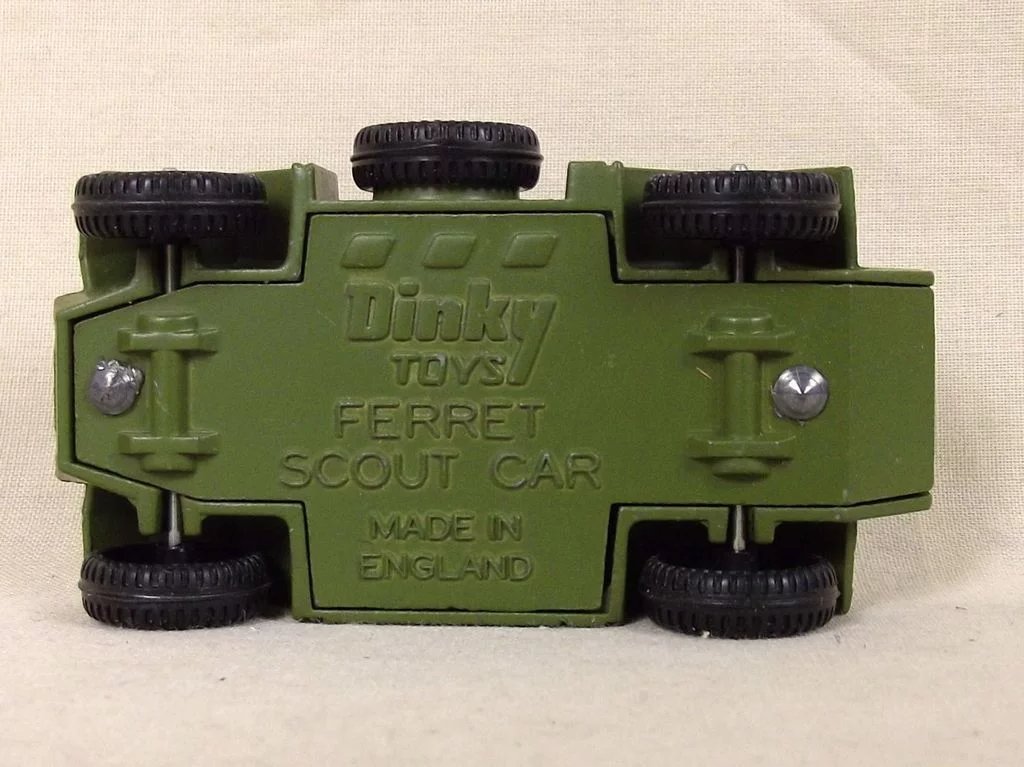 Dinky Toys No. 680 Green Version Ferret Armoured Car, Boxed #3 - Image 8