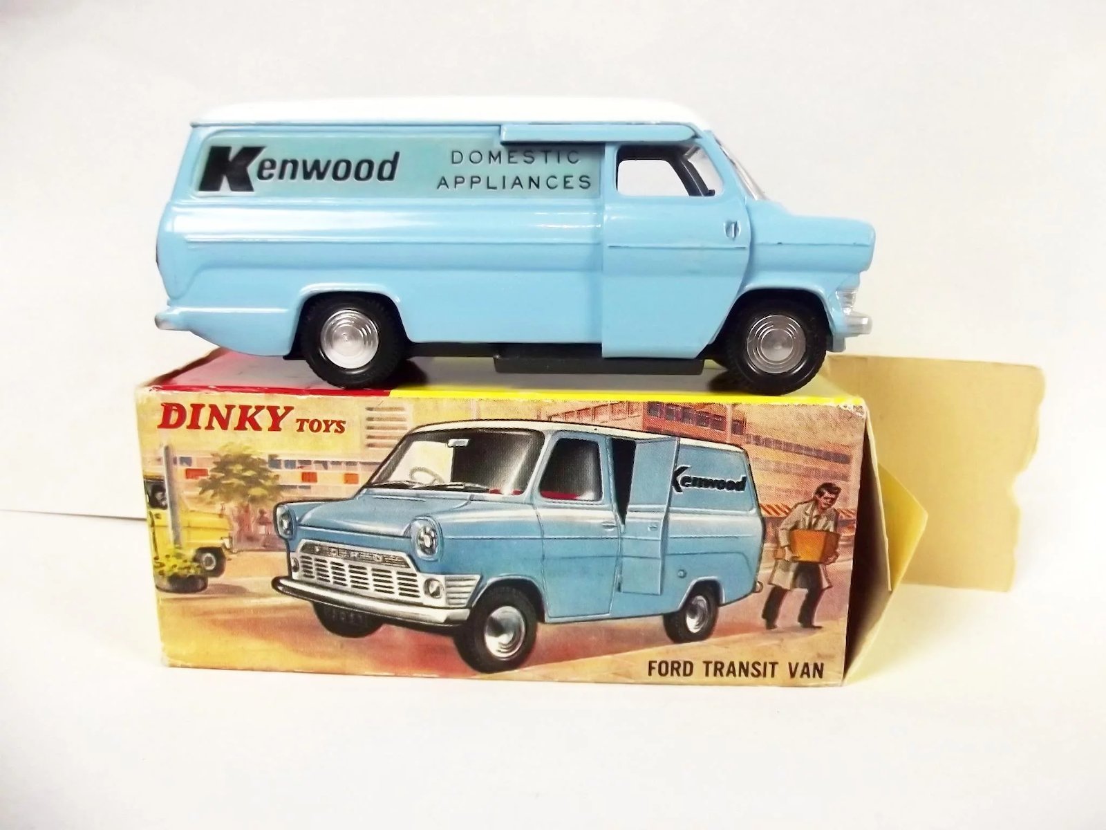 Dinky #407 Ford Transit Van Kenwood - Image 2