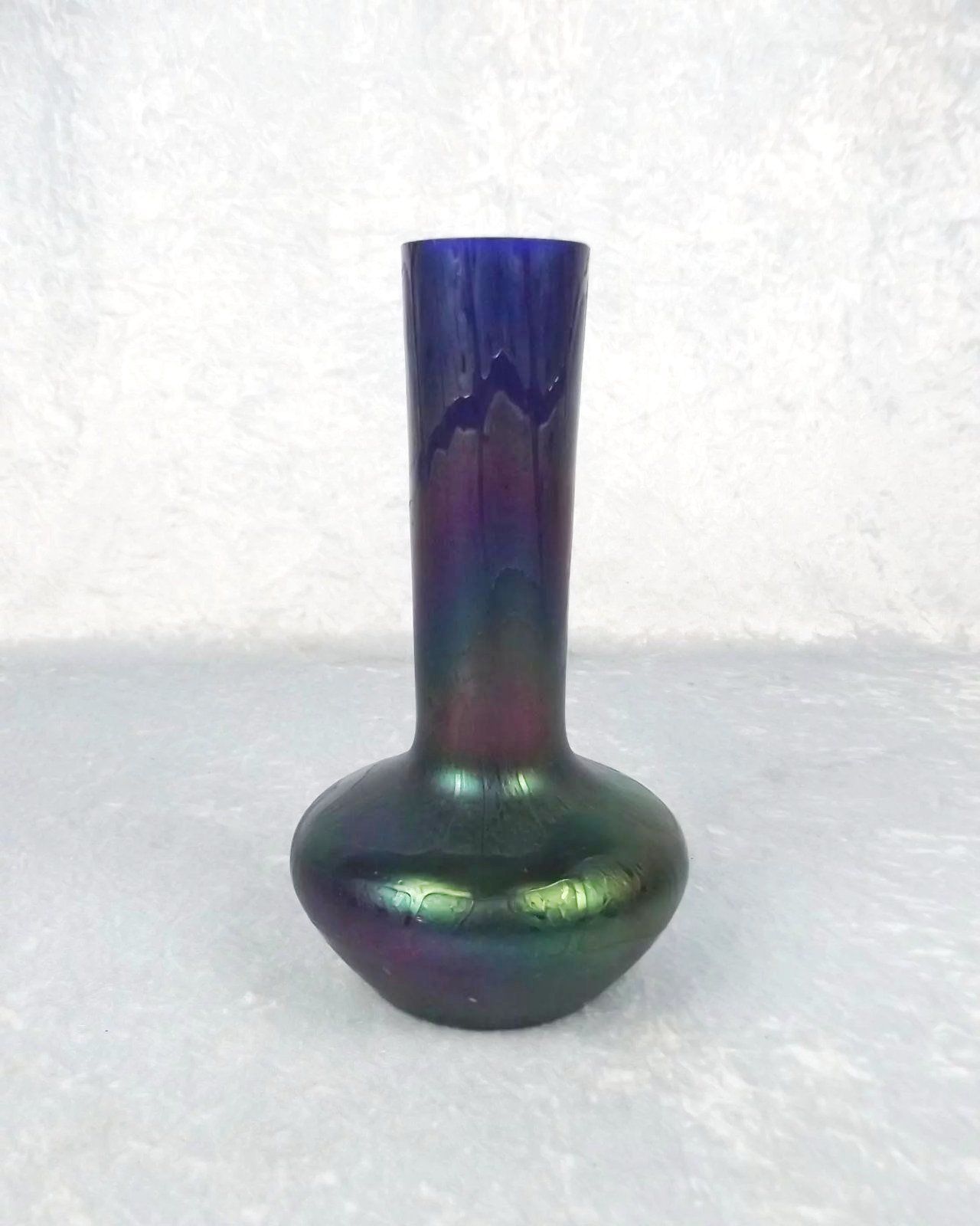 Early 20th Century Cobalt Blue Iridescent Glass Vase Attributed To Pallme Konig