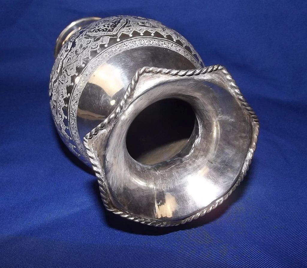 Early 20th Century Superb Persian 84 Solid Silver Vase By Khosrow - Image 4