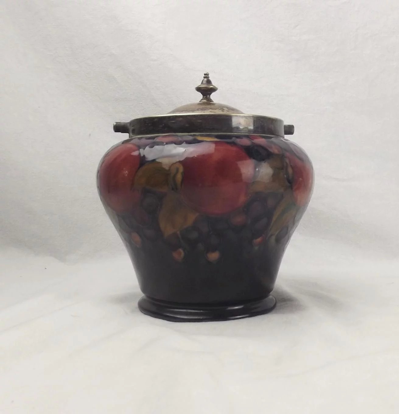 Early 20th Cenury Moorcroft Pomegranate Biscuit Barrel - Image 2