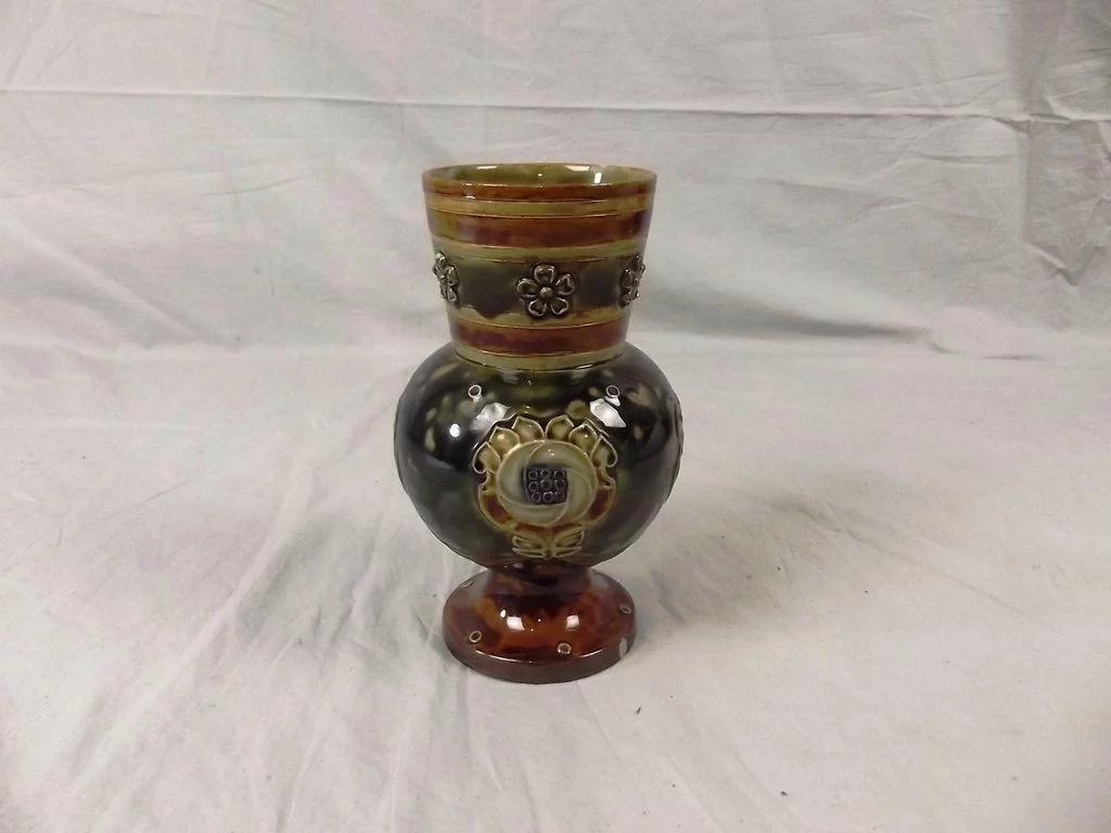 Edwardian Royal Doulton Vase - Poppies? - Image 2