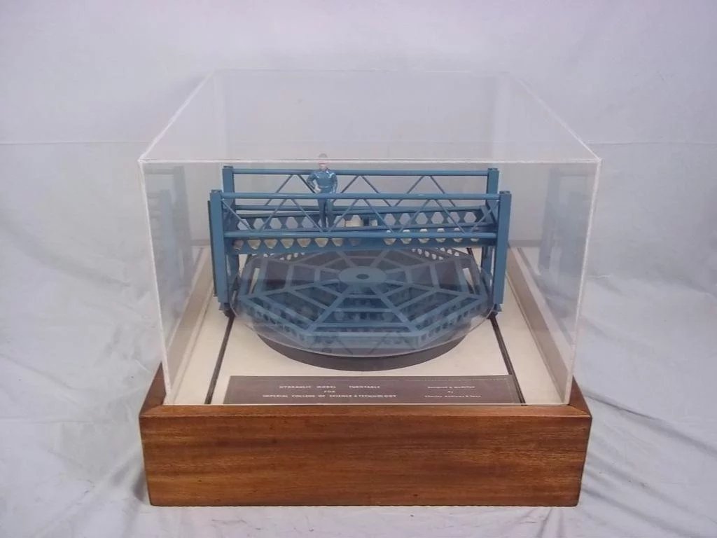 Engineers Scale Model Of A Hydraulic Turntable - Image 2