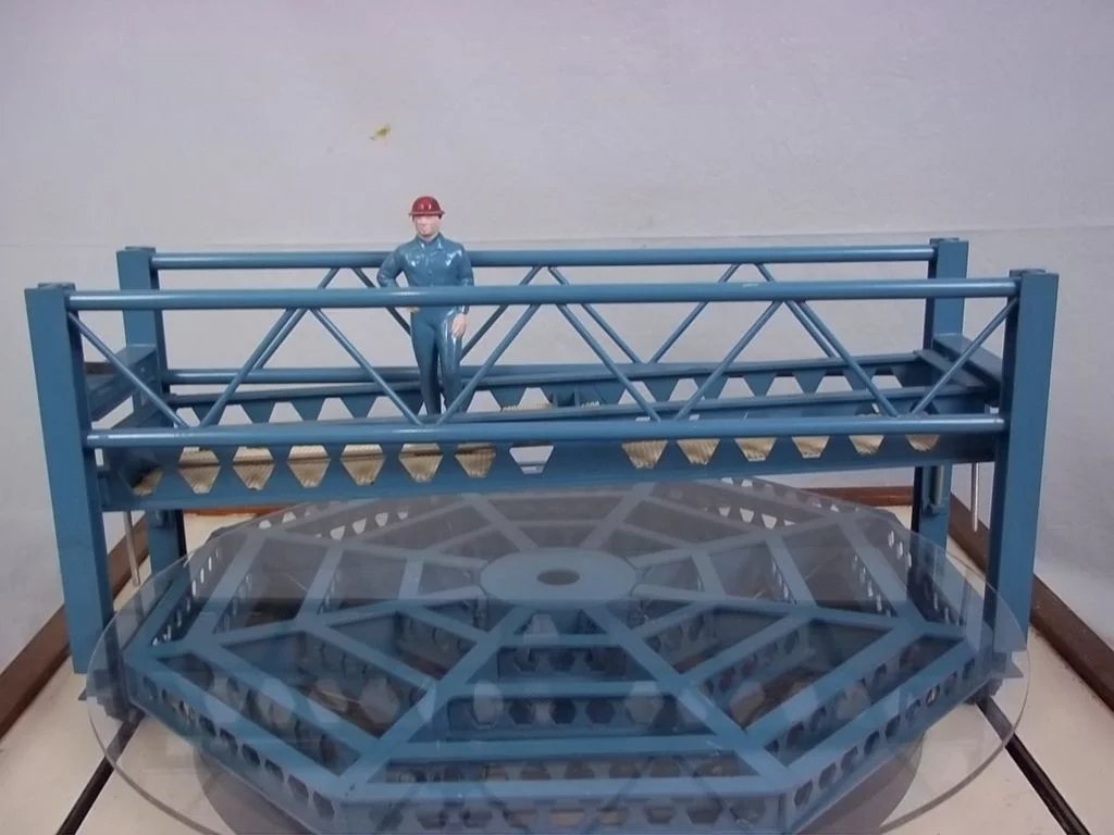 Engineers Scale Model Of A Hydraulic Turntable - Image 3