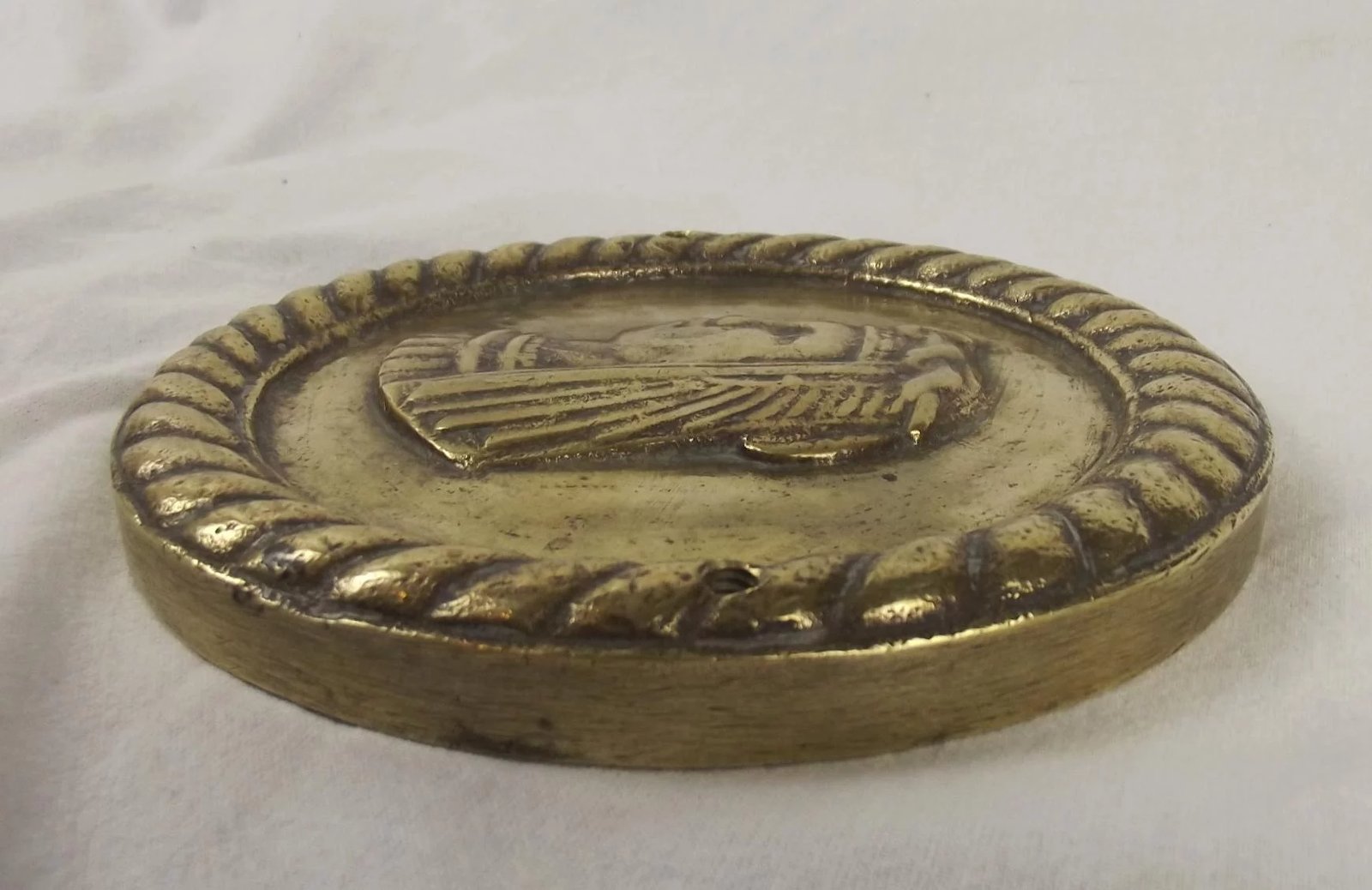 HMS Isis 1937 D87 Bronze Boat Badge - Image 5