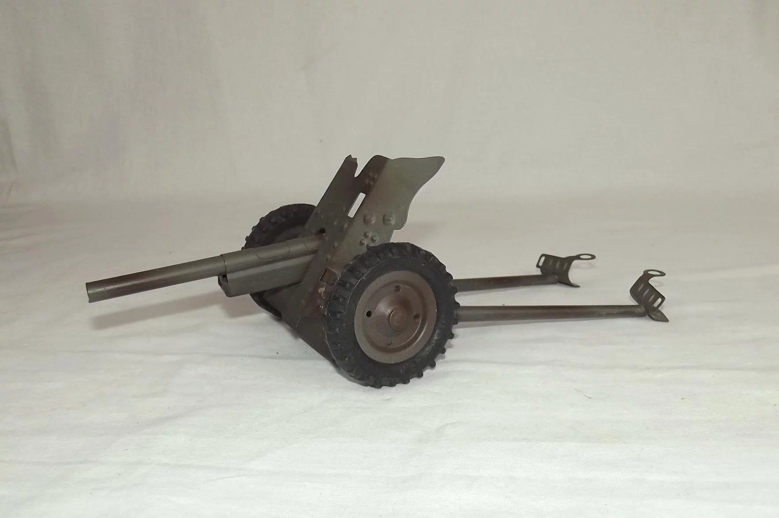 Hausser Post War Tin Plate Toy Model No. 719 Large Anti-Tank Gun