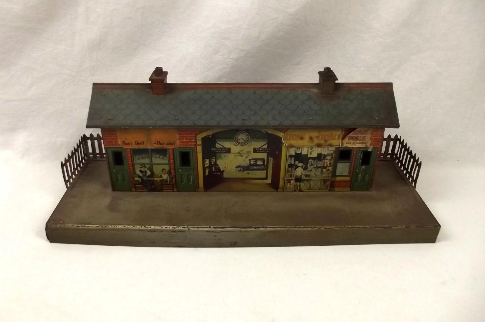 Hornby 'O' Gauge No. 2 Station (By Meccano) Windsor