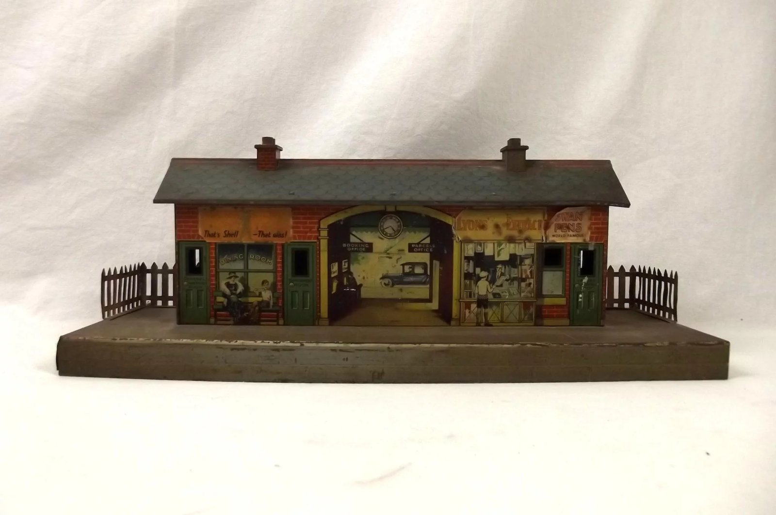 Hornby 'O' Gauge No. 2 Station (By Meccano) Windsor - Image 2