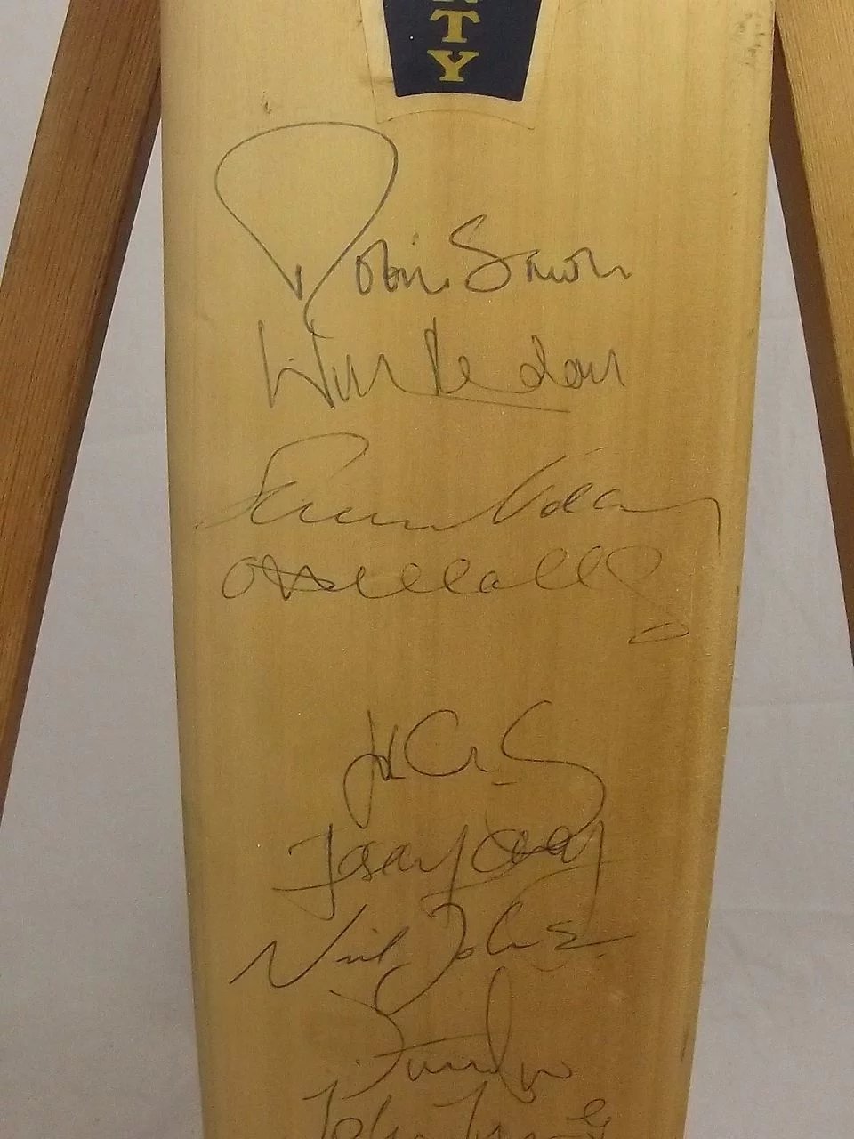 Hunts County Bats England Signature Series Signed Cricket Bat & Ball - Image 8