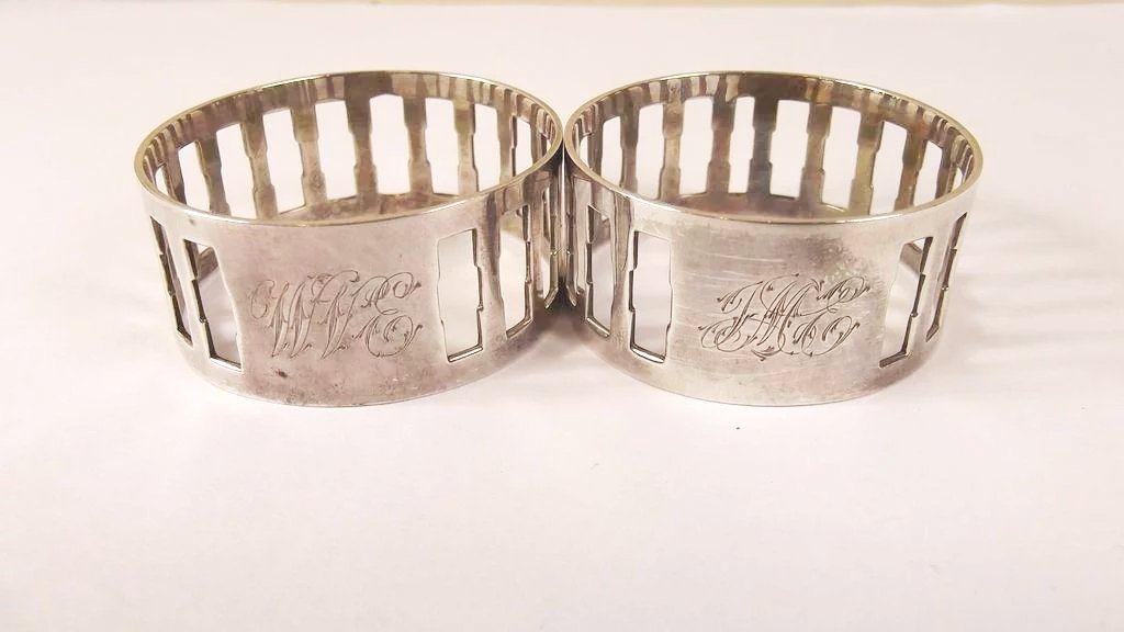 Initialed Pair of Silver Pierced Napkin Rings, London 1946, 35.6 g