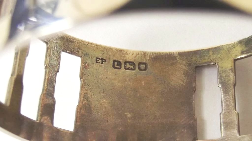 Initialed Pair of Silver Pierced Napkin Rings, London 1946, 35.6 g - Image 4