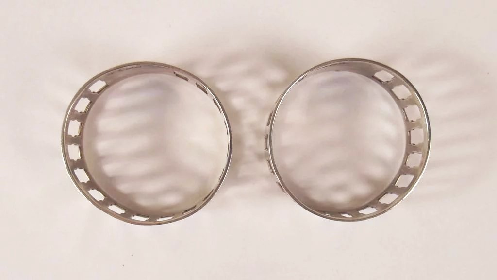 Initialed Pair of Silver Pierced Napkin Rings, London 1946, 35.6 g - Image 5
