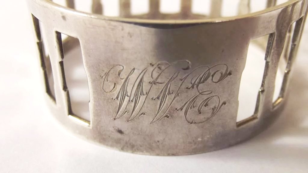 Initialed Pair of Silver Pierced Napkin Rings, London 1946, 35.6 g - Image 6