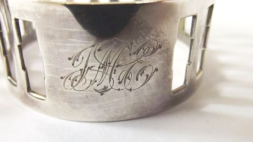Initialed Pair of Silver Pierced Napkin Rings, London 1946, 35.6 g - Image 7