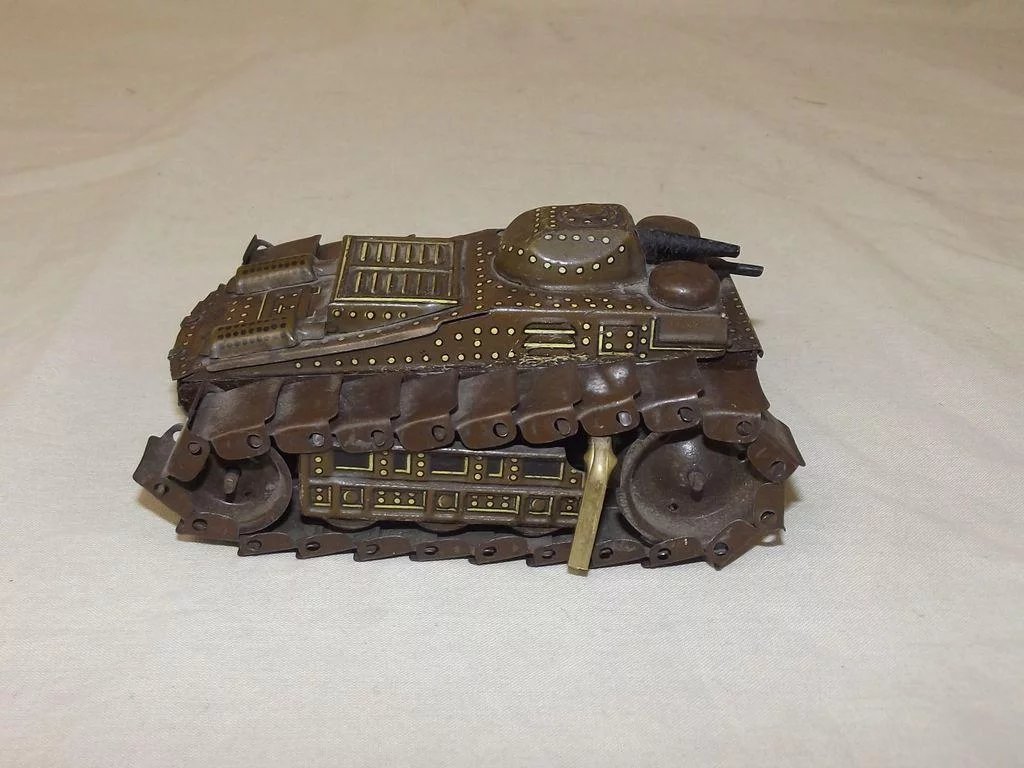 Japanese Pre-War Clockwork Tinplate Tank - Image 2