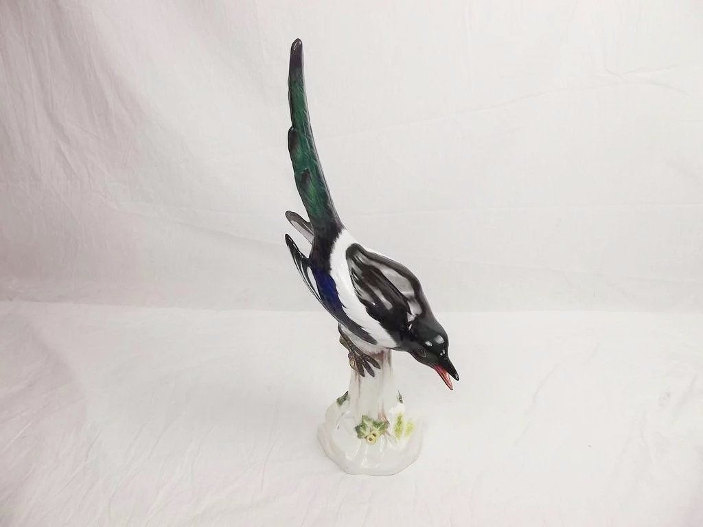 Large 1924-34 Meissen Magpie Bird Model 68b