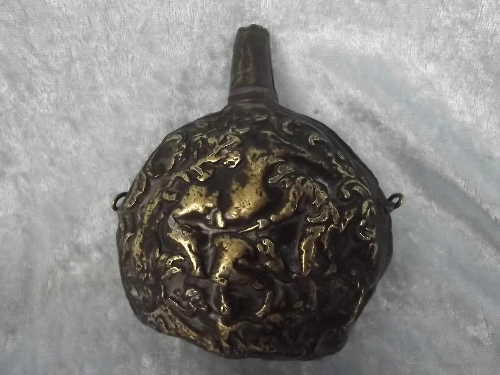 Late 17th Century Brass Hunting Powder Flask - Image 4