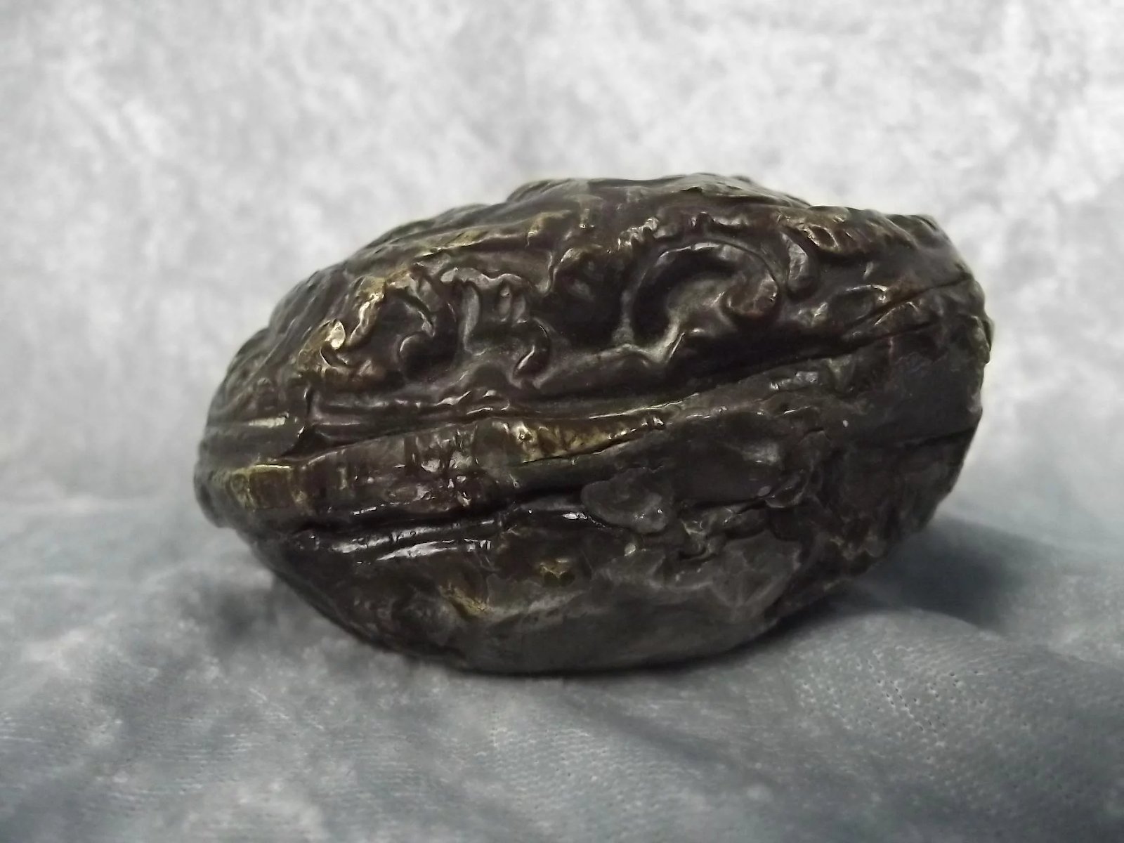 Late 17th Century Brass Hunting Powder Flask - Image 7