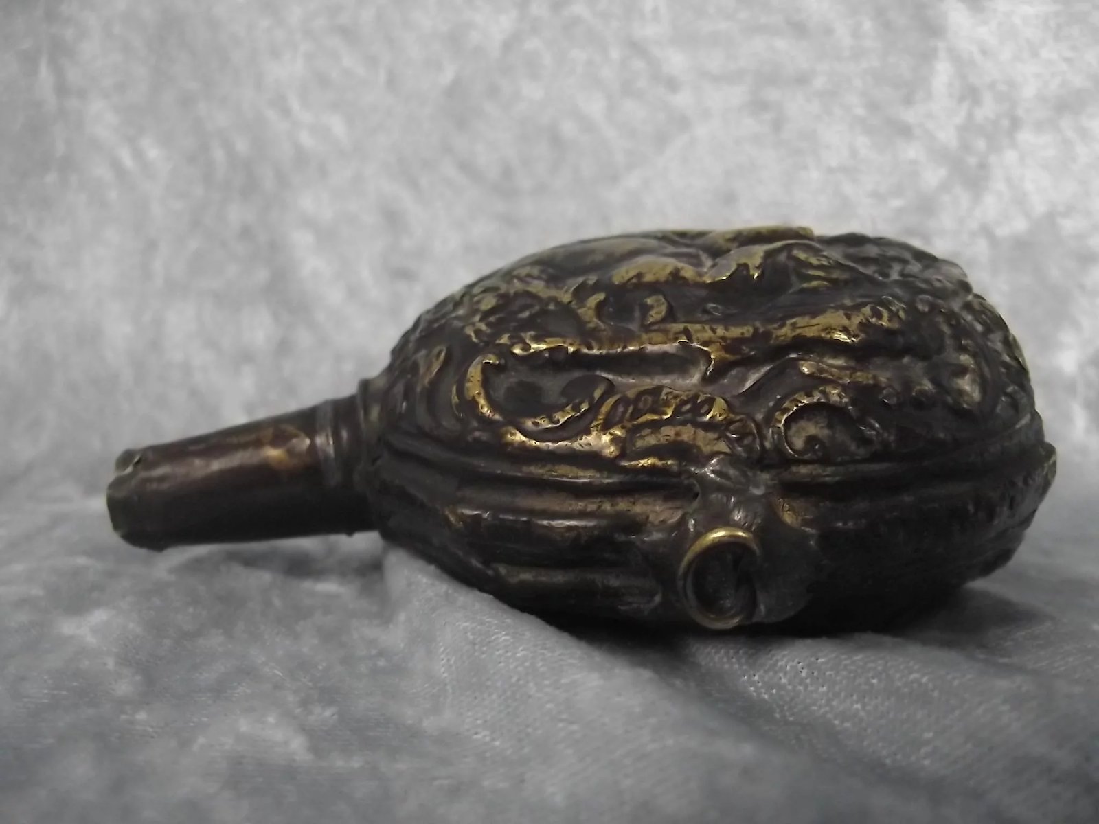 Late 17th Century Brass Hunting Powder Flask - Image 8
