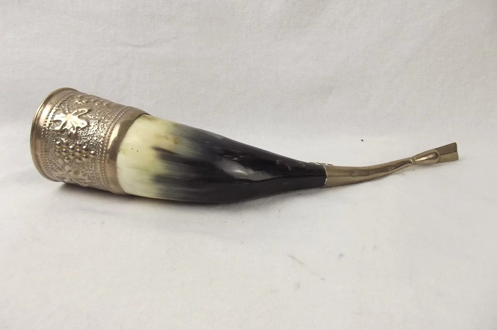 Late 19th Century Decorative Pair Of Horns With White Metal Fittings - Image 3