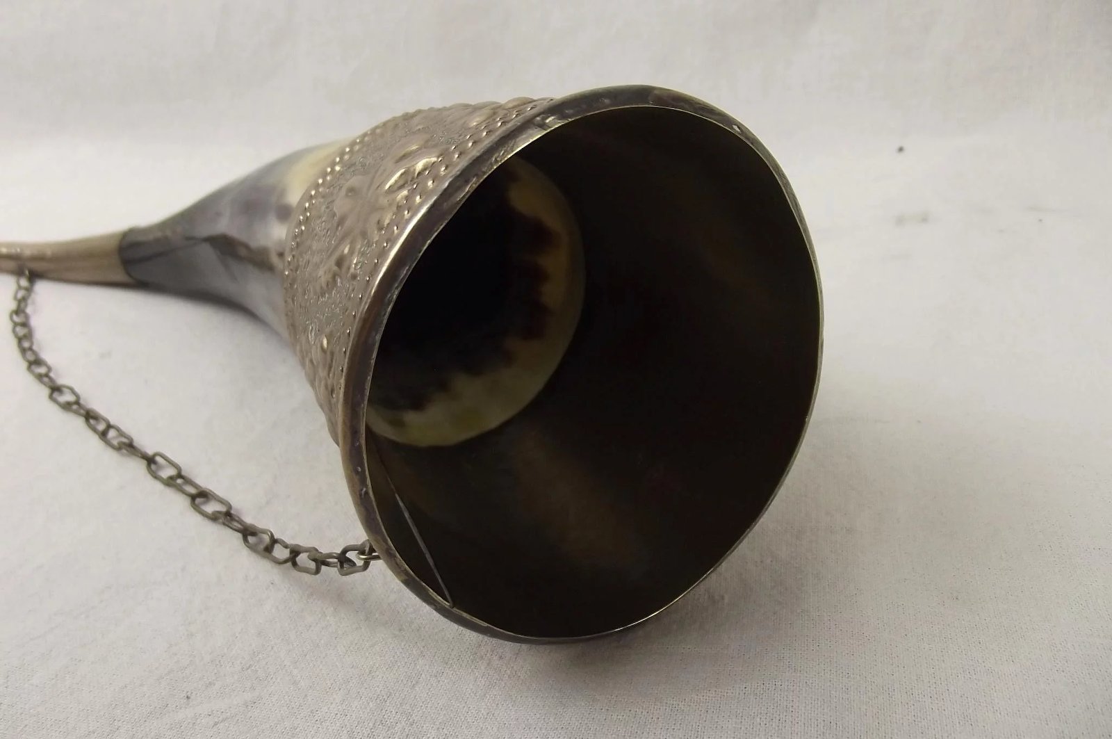 Late 19th Century Decorative Pair Of Horns With White Metal Fittings - Image 5