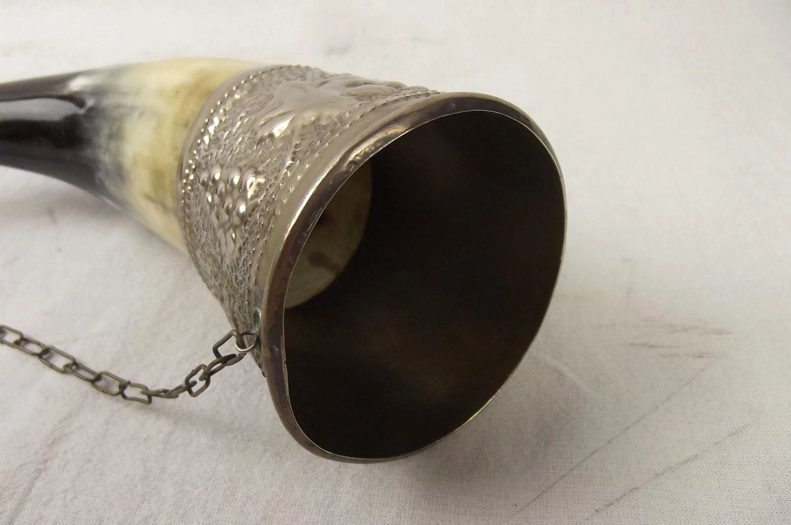 Late 19th Century Decorative Pair Of Horns With White Metal Fittings - Image 8