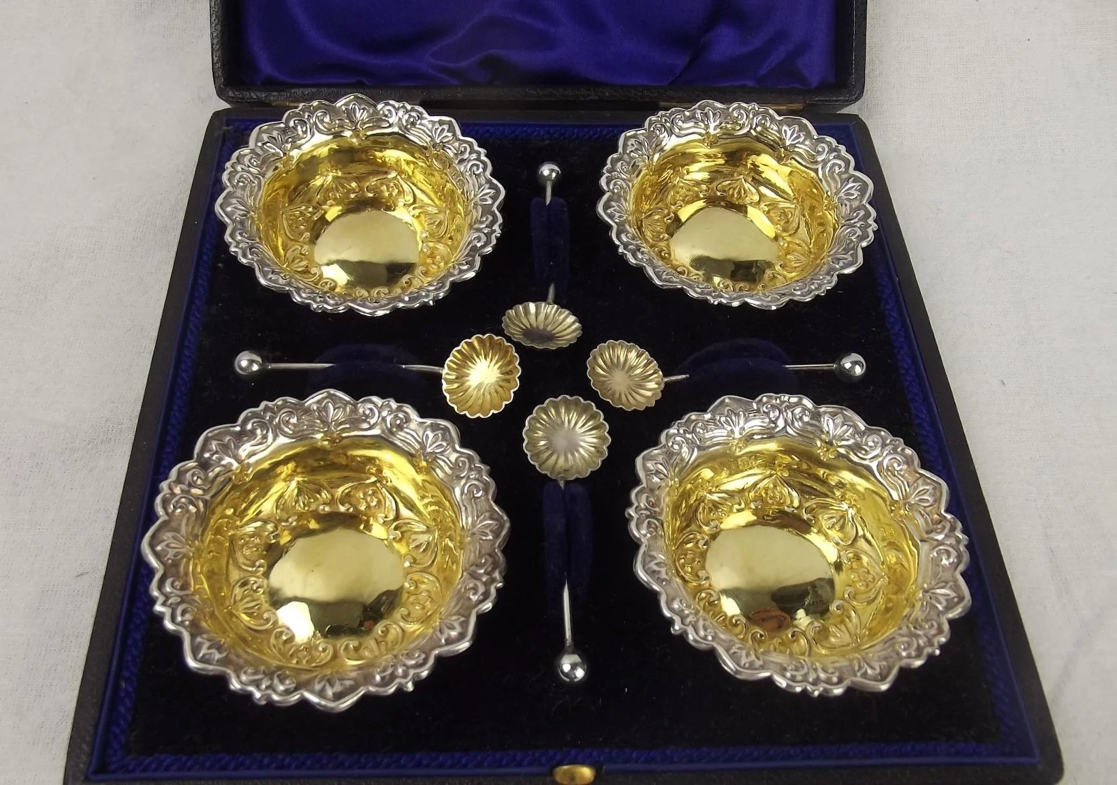 A Late Victorian Cased Four Piece Silver-Gilt Salt Set c1898/9 - Image 3