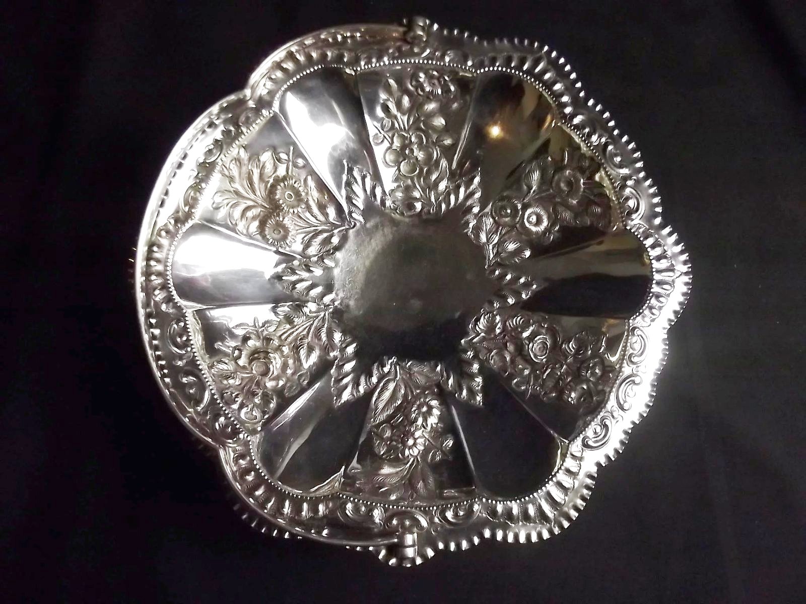 London 1883 Sterling Silver Fruit Bowl With Handle - Image 4