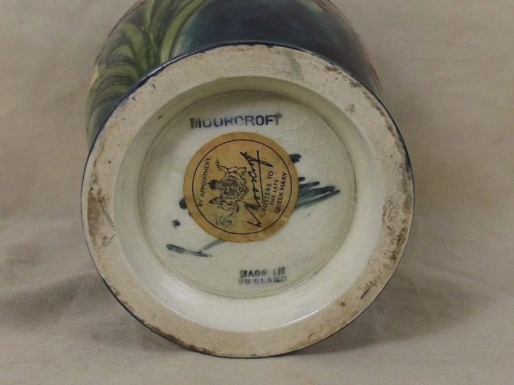 Moorcroft Clematis Pattern Pottery Vase - Signed - Late Queen Mary Label - Image 6