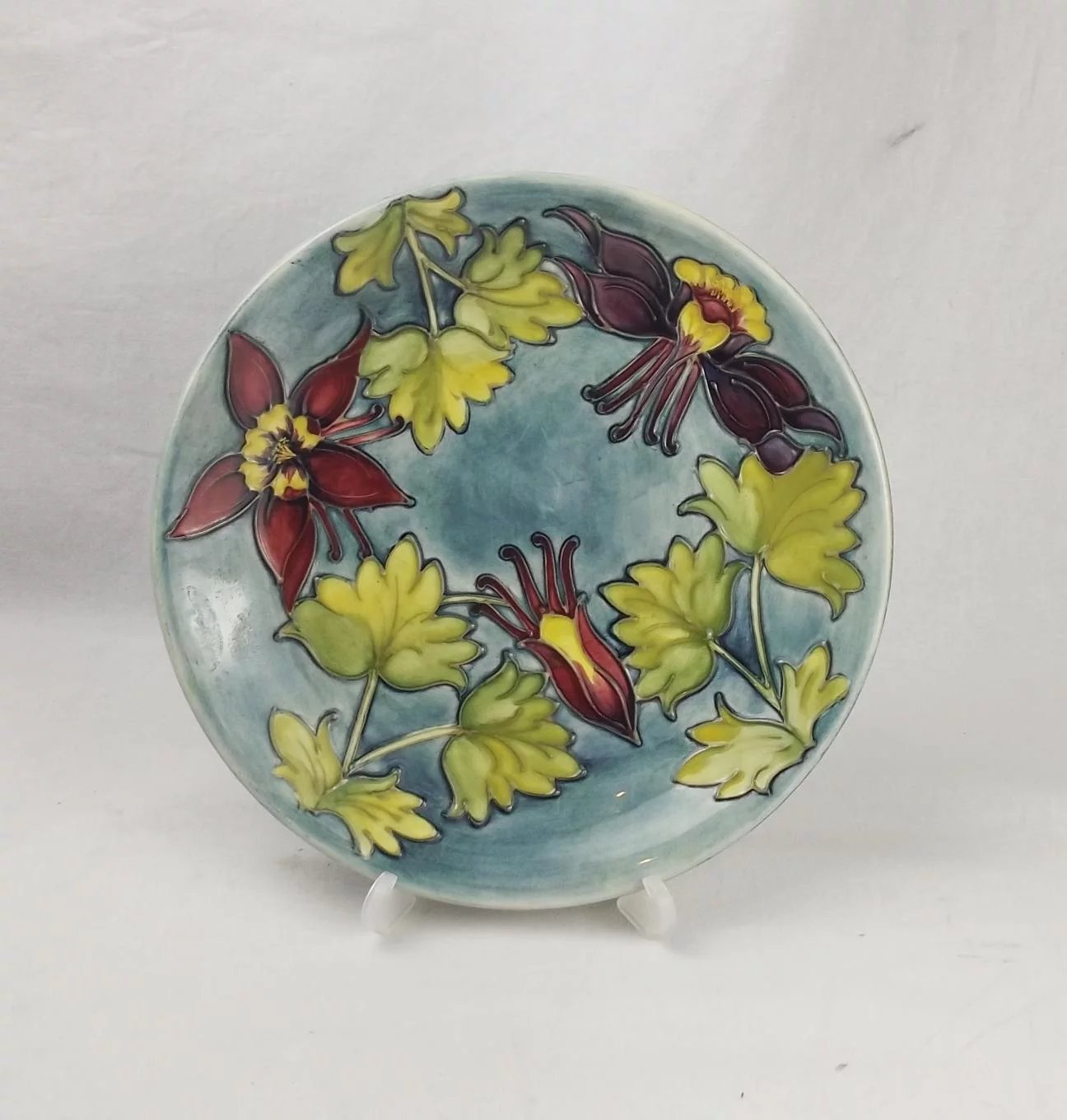 Moorcroft Columbine Pattern Plate - 10 Inches - Image 2