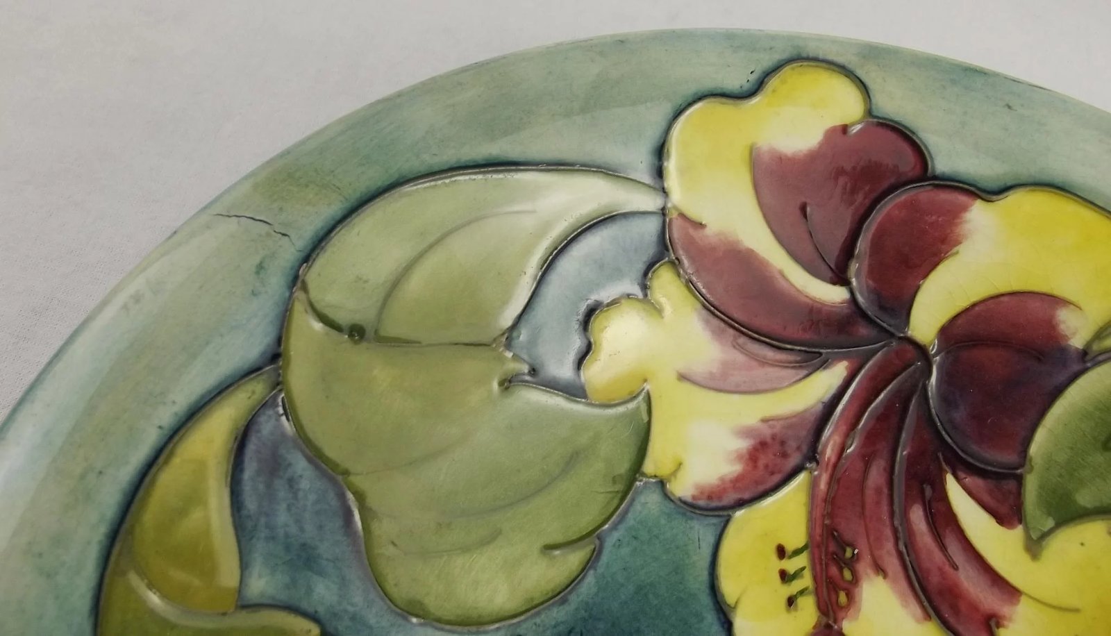 Moorcroft Hibiscus Pattern Bowl With Queen Mary Label - Image 3