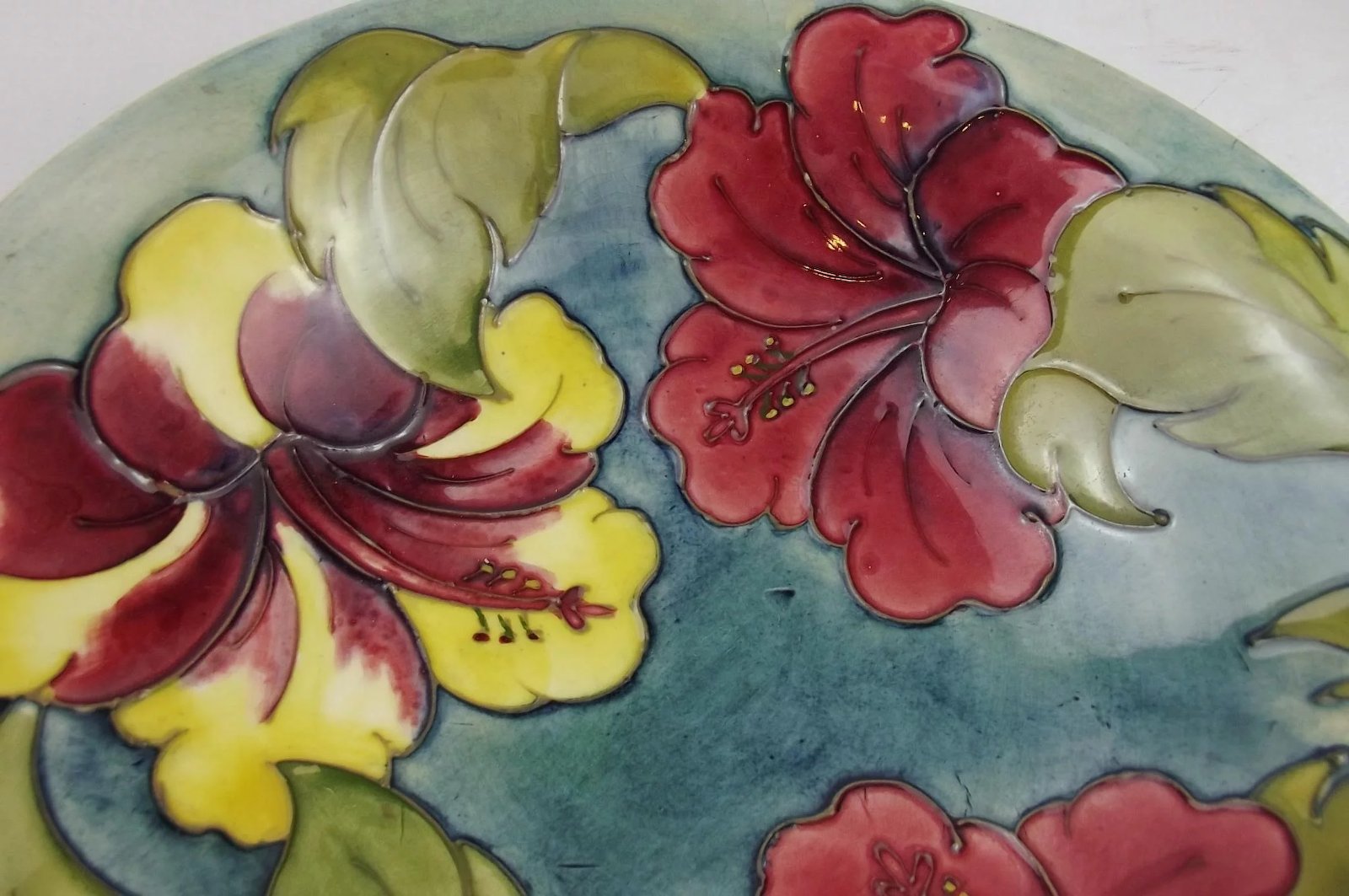 Moorcroft Hibiscus Pattern Bowl With Queen Mary Label - Image 4
